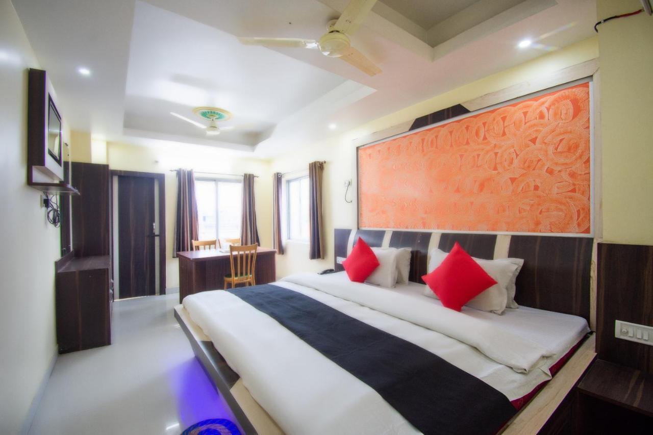 Capital O 67892 Hotel Sujata Tarapith Exterior foto