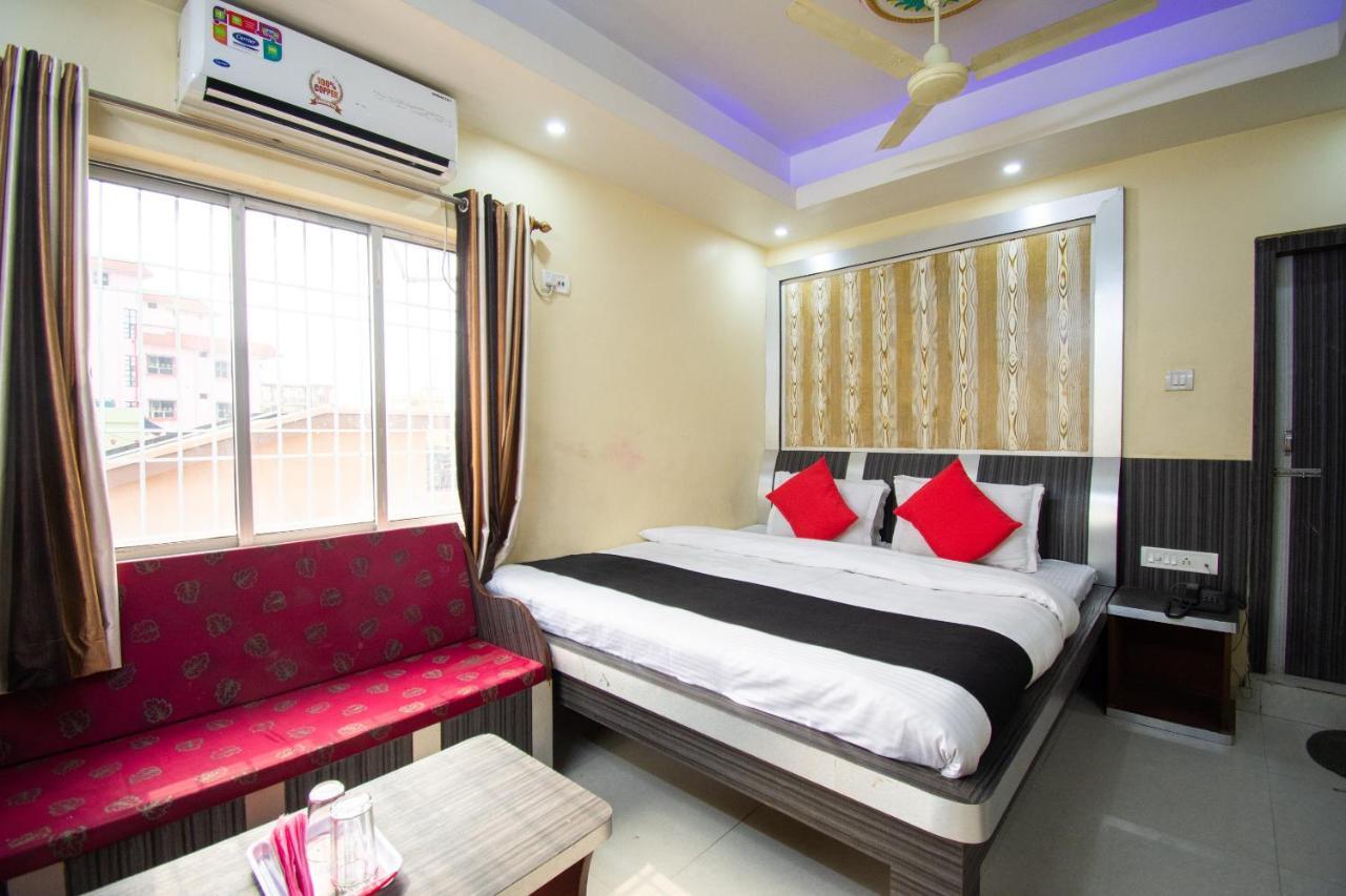 Capital O 67892 Hotel Sujata Tarapith Exterior foto
