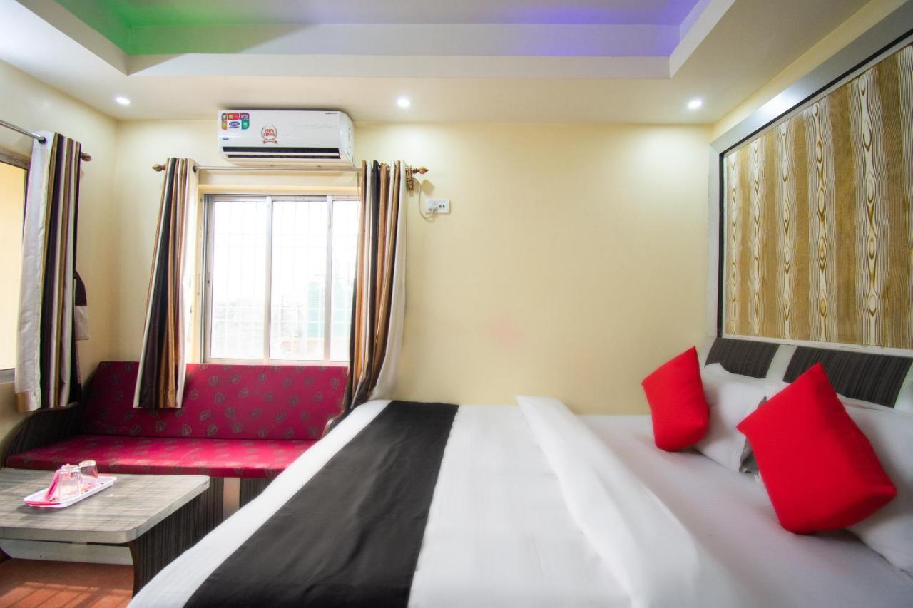 Capital O 67892 Hotel Sujata Tarapith Exterior foto