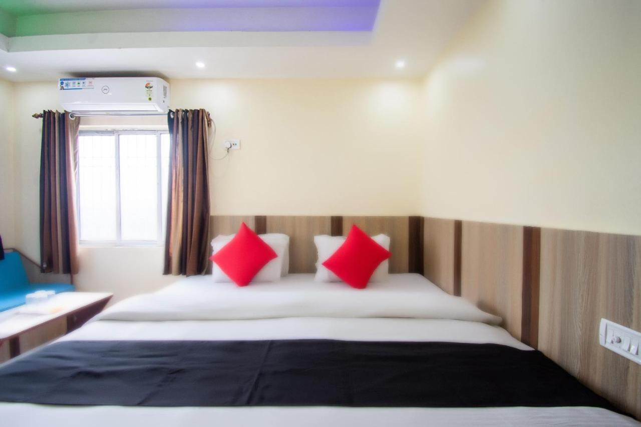 Capital O 67892 Hotel Sujata Tarapith Exterior foto