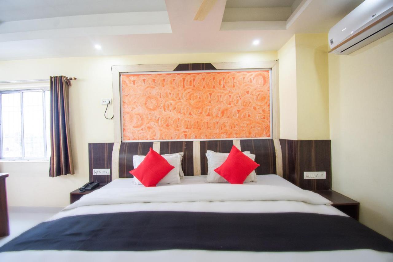 Capital O 67892 Hotel Sujata Tarapith Exterior foto